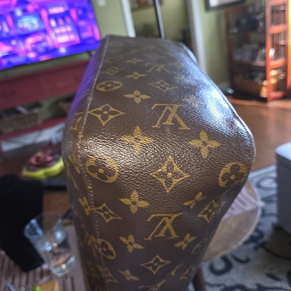 Authentic Louis Vuitton Monogram Looping Shoulder Bag - Picture 6 of 13